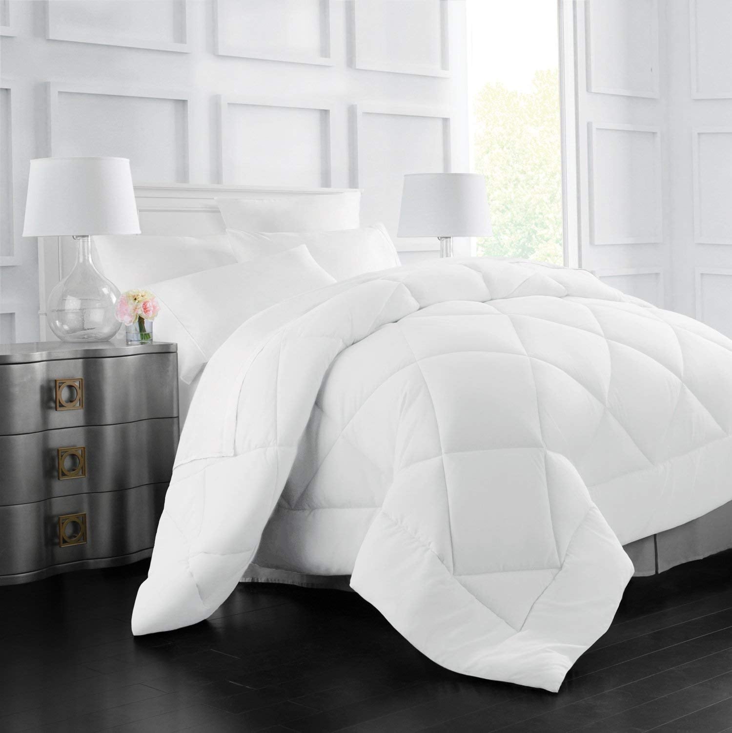 Italian Luxury Full/ Queen Size Comforter - 2100 Series Blanket, Down Alternative Insert w/ Corner Tabs - Home Bedding - 89"x89" White Full/Queen White